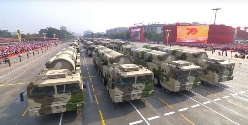 Китай розгорнув понад 100 ракет, здатних нести ядерні боєголовки - Пентагон (ВІДЕО)