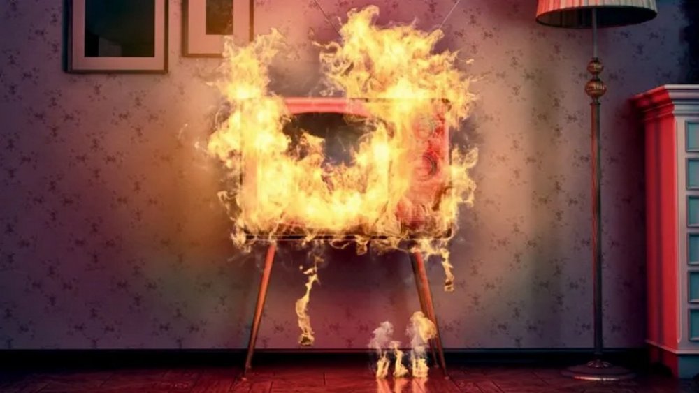 Побачив камін в телевізорі і викликав пожежників.: чоловік в Угорщині здивував своїм рівнем обачності