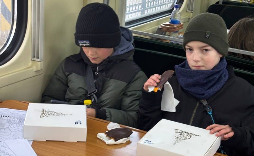 Перші 7 вагонів незламності вже працюють на знеструмленій Київщині (ФОТО)