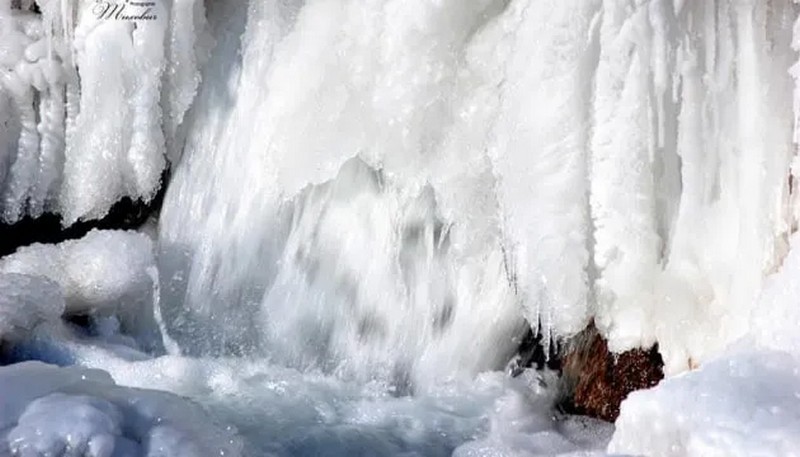 На Тернопільщині замерз найвищий рівнинний водоспад України (ФОТО)
