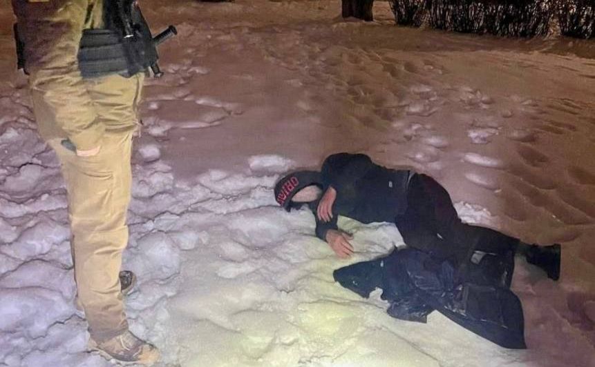 У Києві патрульні «Муніципальної охорони» врятували чоловіка від переохолодження (ФОТО)