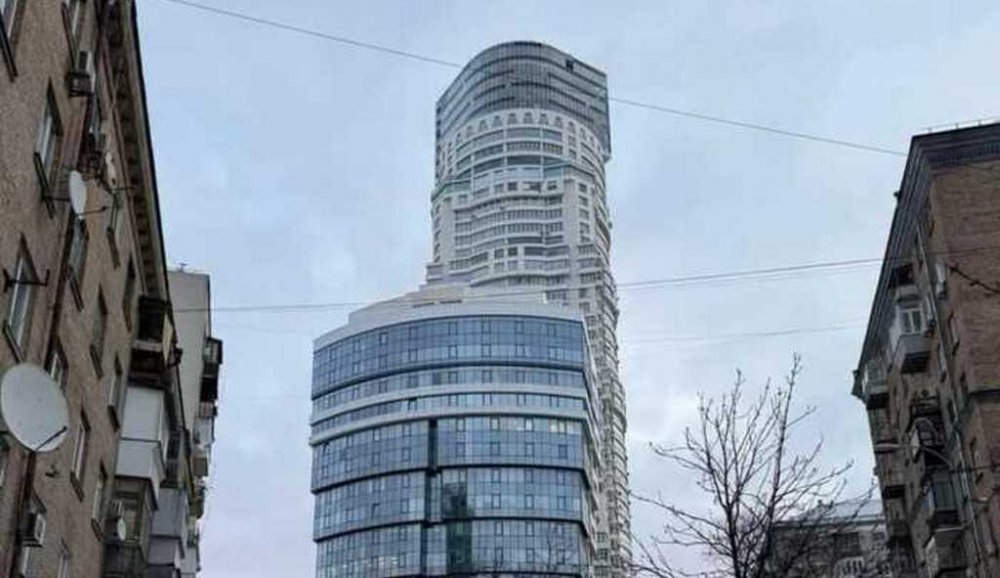 У найвищому хмарочосі Києва викрили турецький шахрайський кол-центр