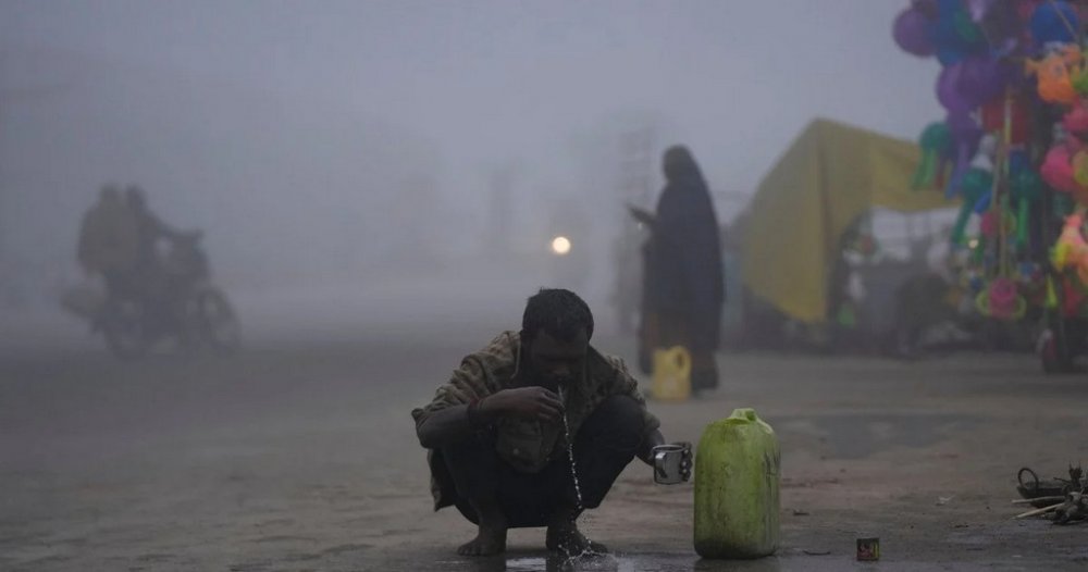 Від забрудненої води в індійському місті загинули 9 осіб, 200 госпіталізовано (ВІДЕО)