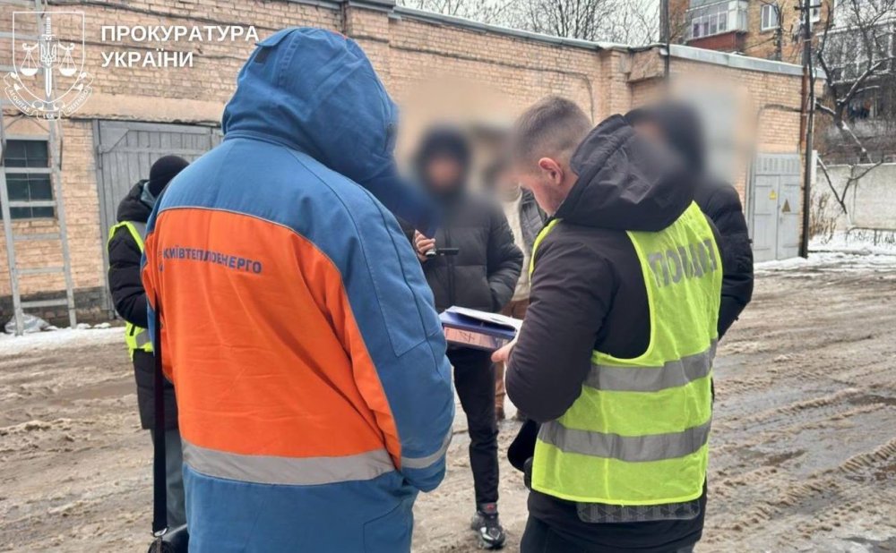 Падіння дівчини в яму з окропом у Києві: у справі з’явився затриманий