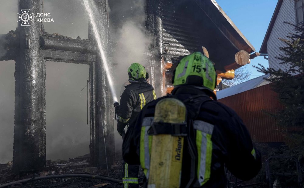 У Дарницькому районі внаслідок пожежі постраждала мати з дитиною (ФОТО)
