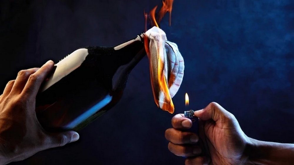 У Києві на Оболоні невідомий підпалив машину військового (ФОТО)