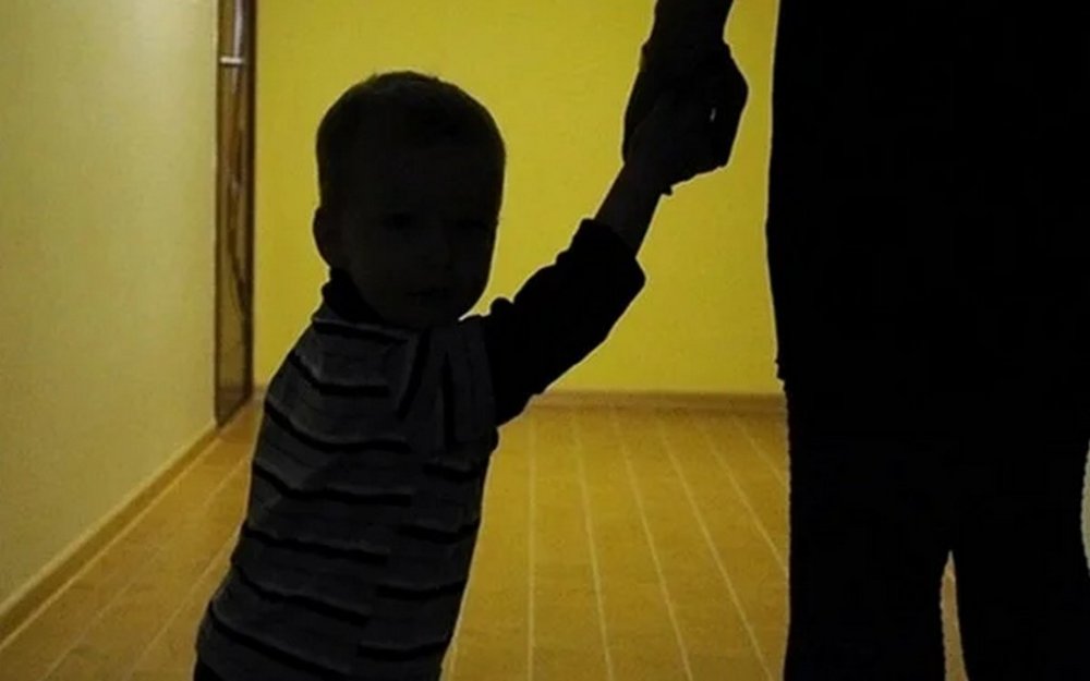 На Київщині прокуратура зупинила насильство та вилучила дітей із небезпечних умов проживання