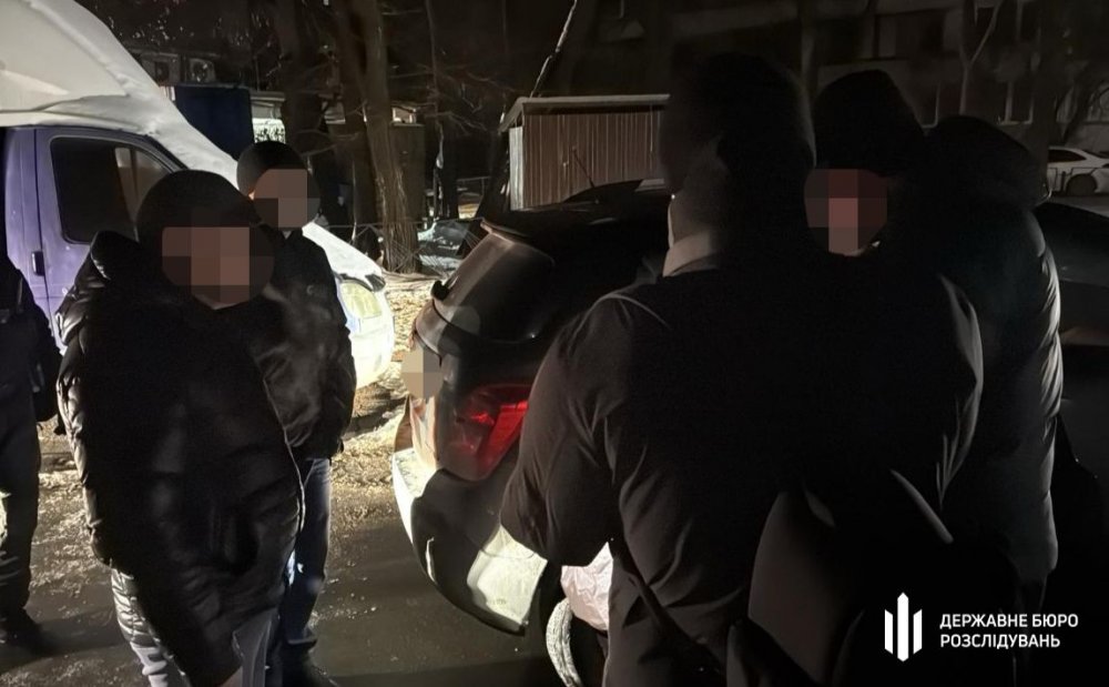 У Києві затримали шахрая за вимагання 100 тисяч доларів з ТЦК