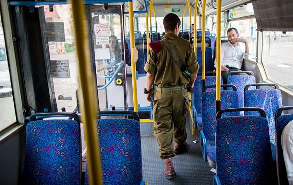 16-річний підліток, підробивши документи, кілька місяців працював водієм автобуса