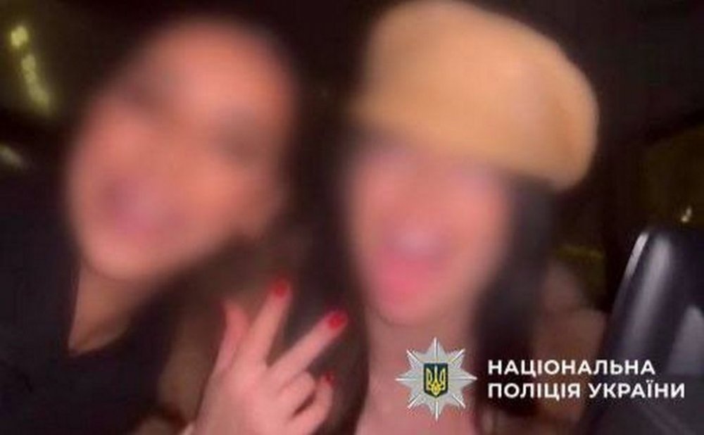 «Москва, люблю тебя»: поліція Києва притягнула до відповідальності шанувальниць російської музики (ВІДЕО)