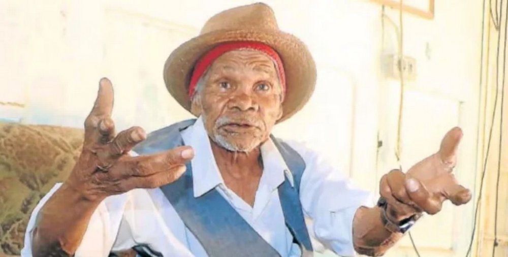 "Найстаріший чоловік світу", який курив усе життя, помер у 121 рік (ФОТО)