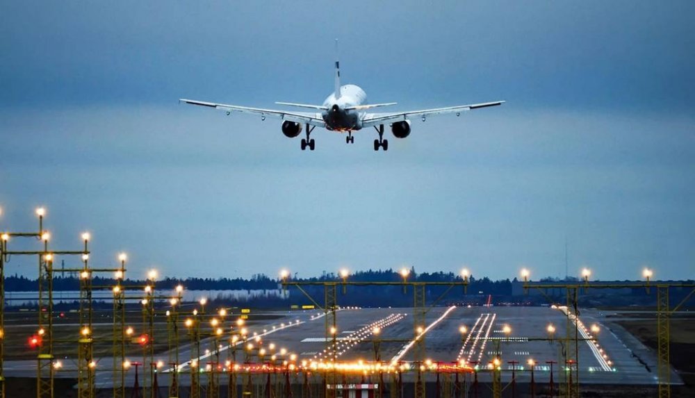 У Польщі українку не пропустили на рейс через напис на лобі