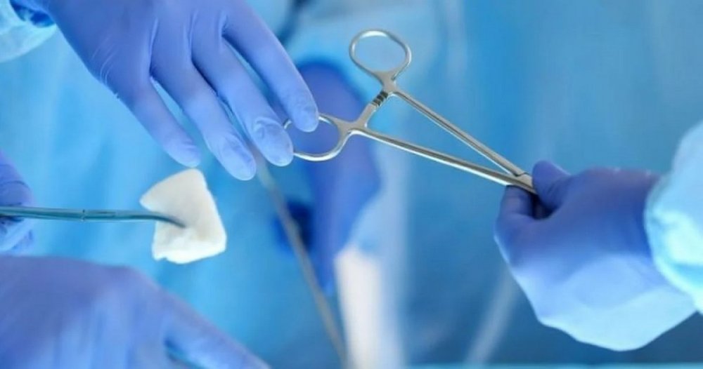 У Києві до суду скерували справу хірурга через смерть пацієнтки під час операції з імплантації сідниць