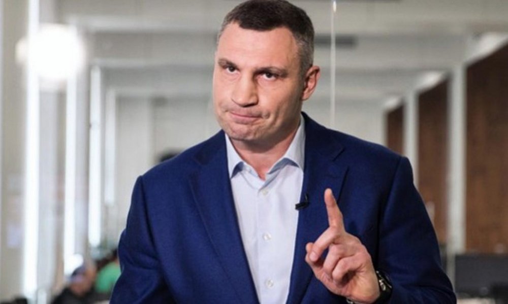 Кличко спростував заяви про смерть двох слюсарів від перевантаження в Києві