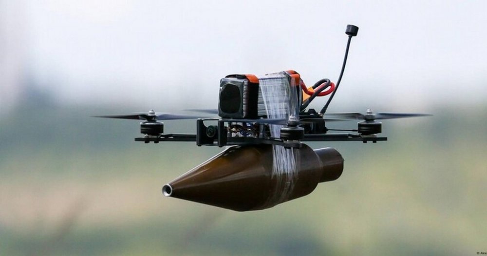 Броня не рятує: FPV-дрони РФ полюють на техніку в Костянтинівці (ВІДЕО)