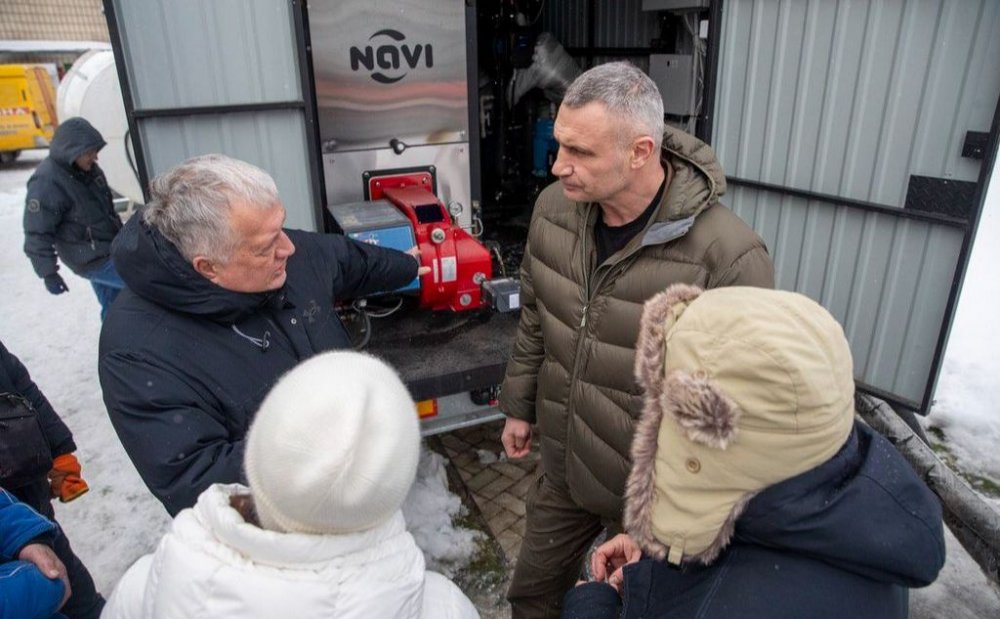 Кличко звернувся до киян з Троєщини й розповів про опорні пункти, де люди можуть переночувати (ВІДЕО)