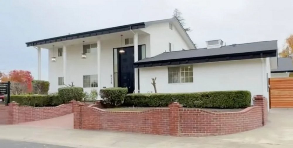 Будинок із таємницею: підвал виявився входом у забутий бункер часів Холодної війни (ВІДЕО)