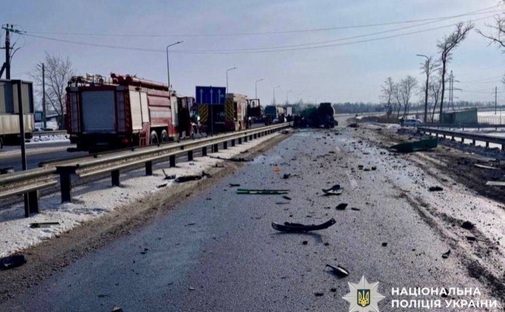 Масштабна ДТП на Київщині: посеред траси зітнулися дві фури, є загиблий