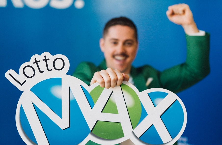 Купив білет і забув про нього: чоловік кілька місяців не знав, що виграв $15 млн