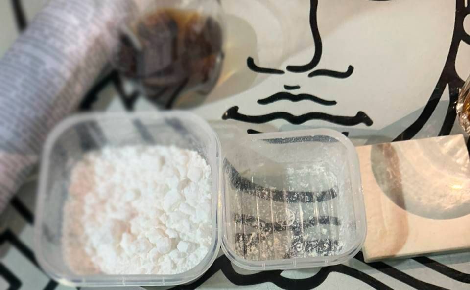 У Солом’янському районі рецидивіст організував збут амфетаміну у власній квартирі (ФОТО)