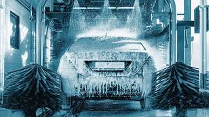 Найдовша мийка в житті: жінка застрягла всередині автоматичного боксу на цілу годину