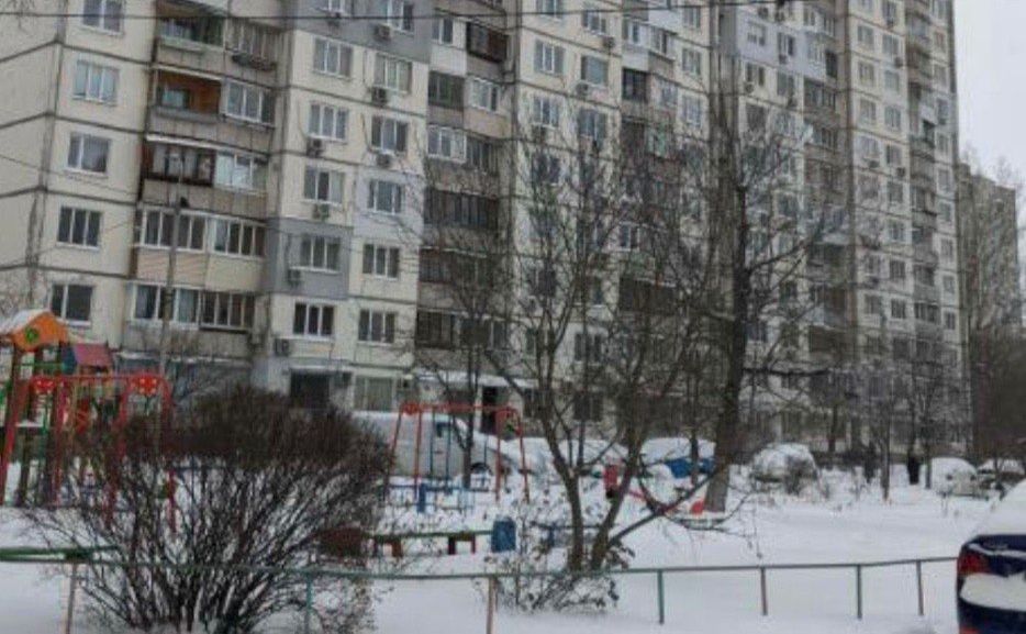 У Києві матір на два тижні залишила у квартирі 14-річного сина, який не міг сам ходити (ФОТО)