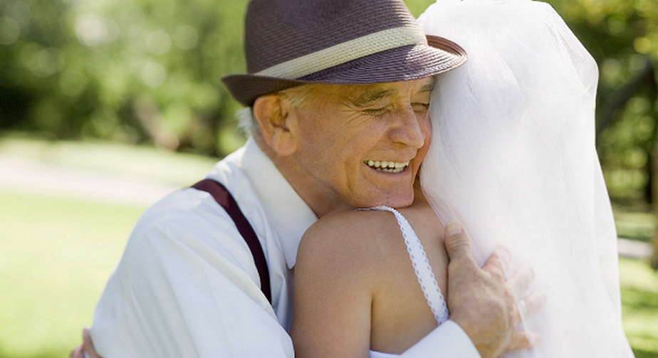 97-річний чоловік виграв суд і домігся права одружитися з коханкою всупереч волі сина
