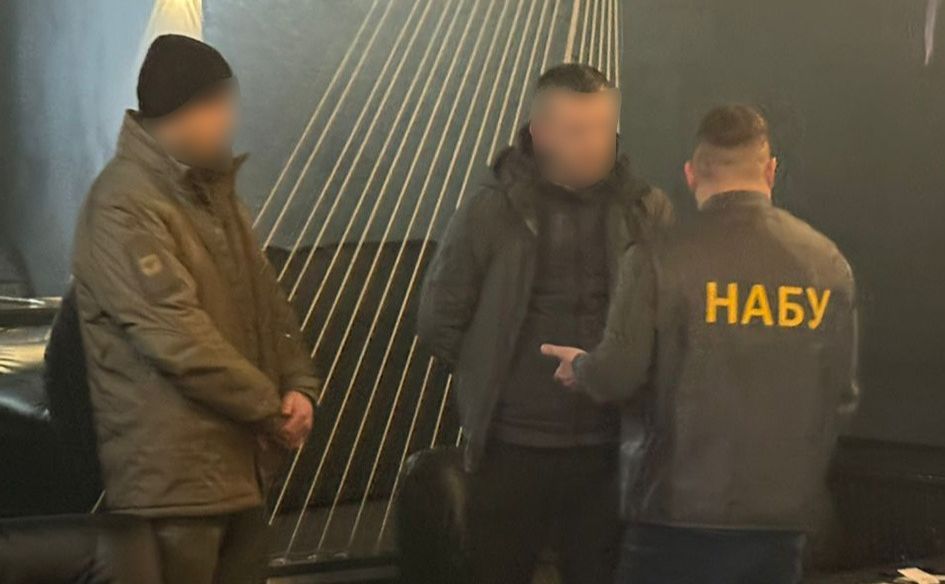 У Києві спіймали на хабарі у 68 тисяч доларів працівника СБУ (ФОТО)
