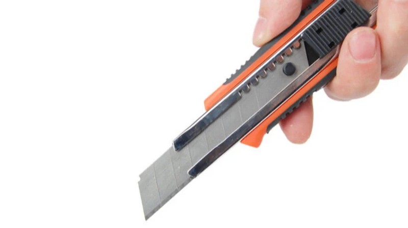 У Києві затримали зловмисника, який канцелярським ножем порізав обличчя 17-річного хлопця