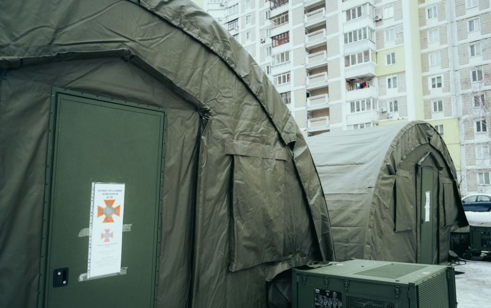 Без тепла вже два тижні: мешканці Троєщини рятуються у пунктах обігріву (ФОТО)