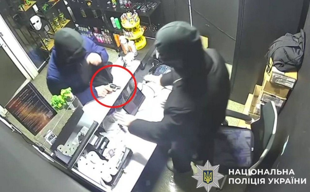 Інсценували розбій заради наживи: у Києві викрили фейкове пограбування (ВІДЕО)