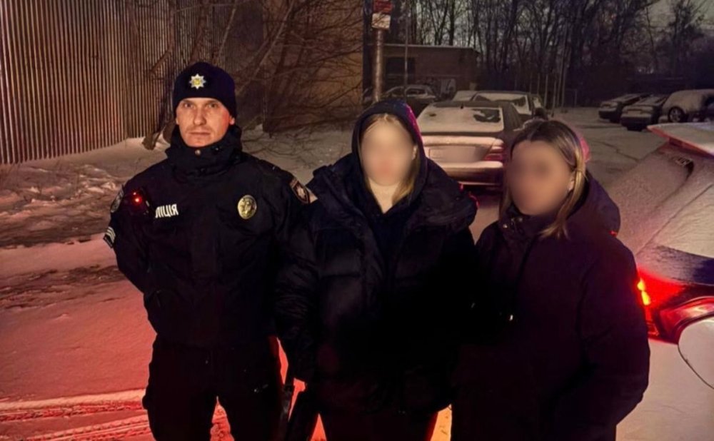 Пішла з дому з вимкненим телефоном і зникла: патрульні розшукали юну киянку