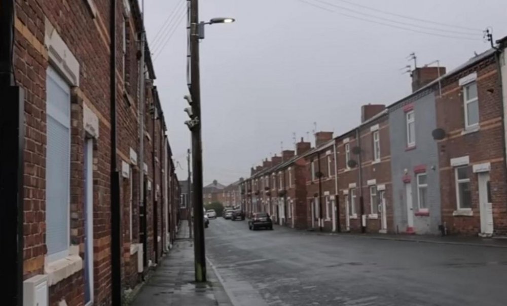 Місто-привид з фальшивими вікнами: у Британії є незвичайне селище с покинутими будинками