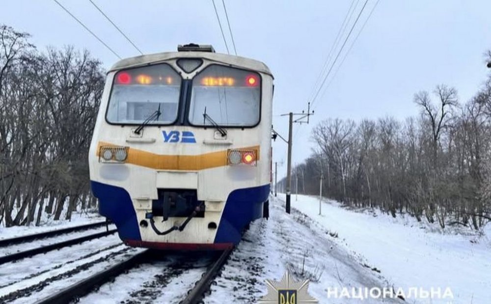 На Київщині під колесами потягу загинула жінка