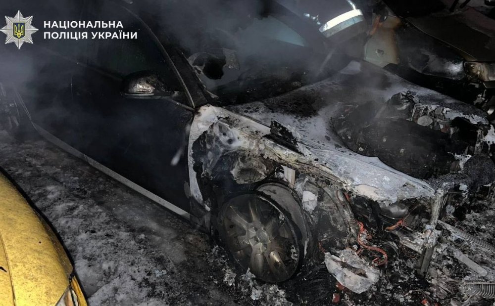 Спалив 7 автомобілів на замовлення: у Києві затримали 35-річного палія (ФОТО)
