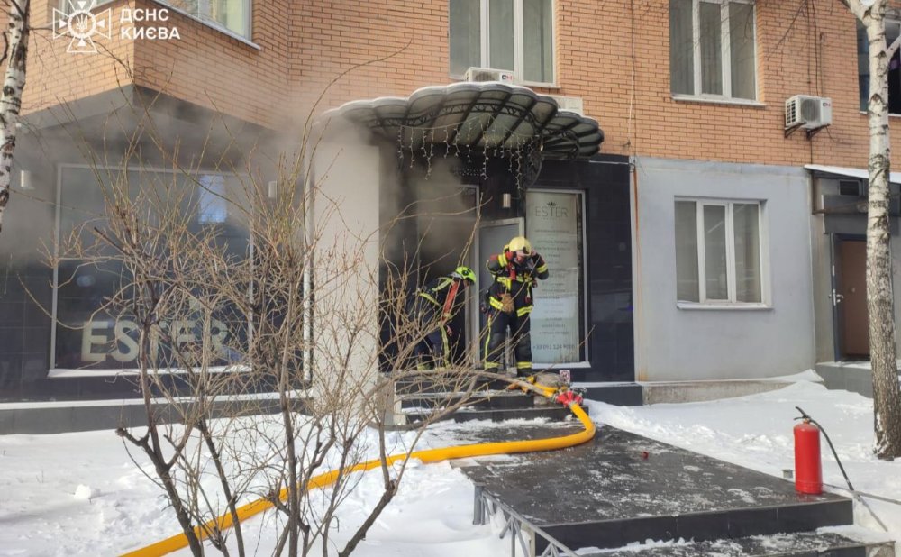 У салоні краси на Печерську загорівся генератор (ФОТО)