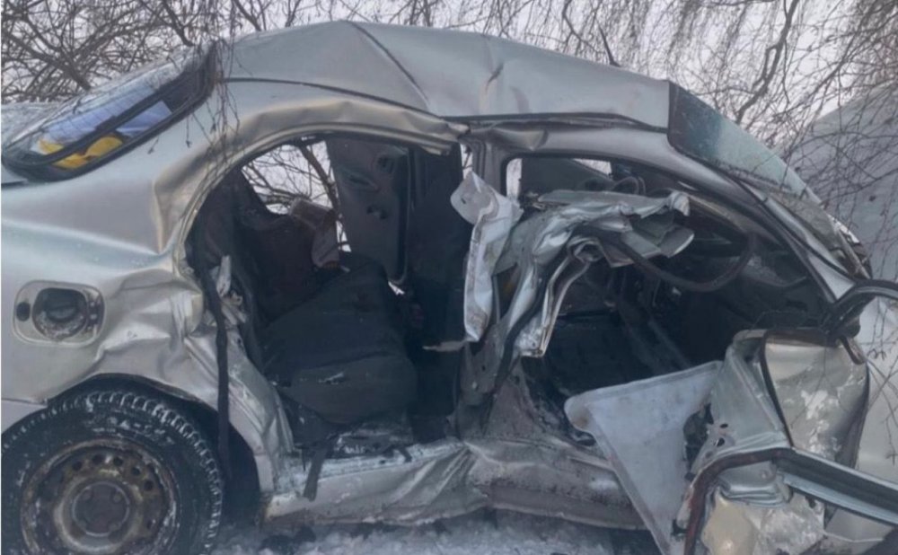 На Київщині у ДТП на засніженій дорозі загинула 25-річна жінка (ФОТО)