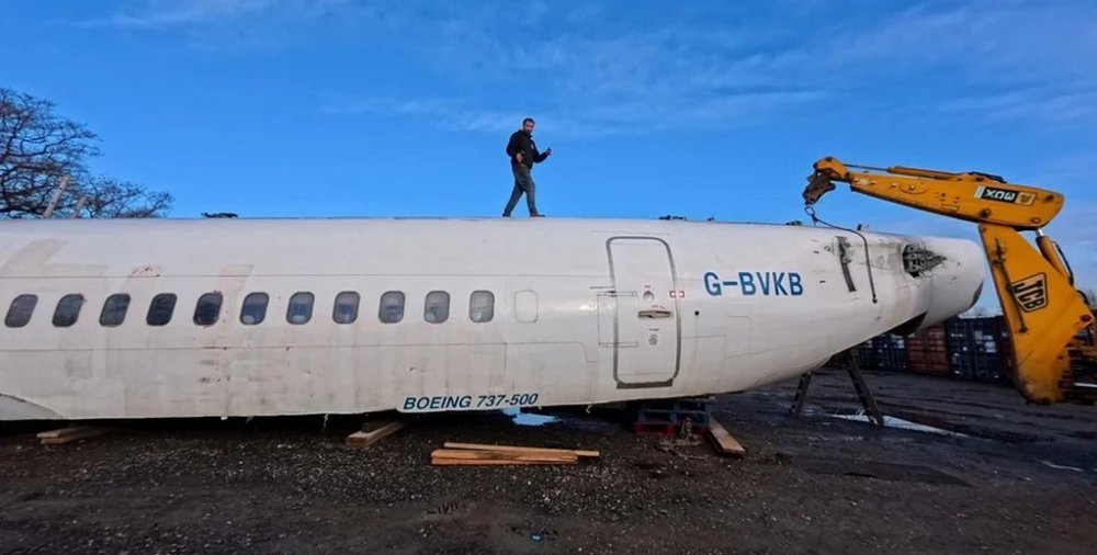 Чоловік хоче закопати Boeing 737 у своєму саду, щоб перетворити його на ядерний бункер (ВІДЕО)