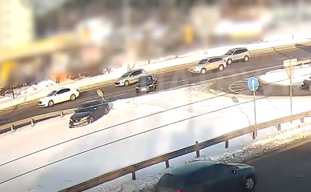 Водій спричинив ДТП у Києві через неправильне перестроювання (ВІДЕО)