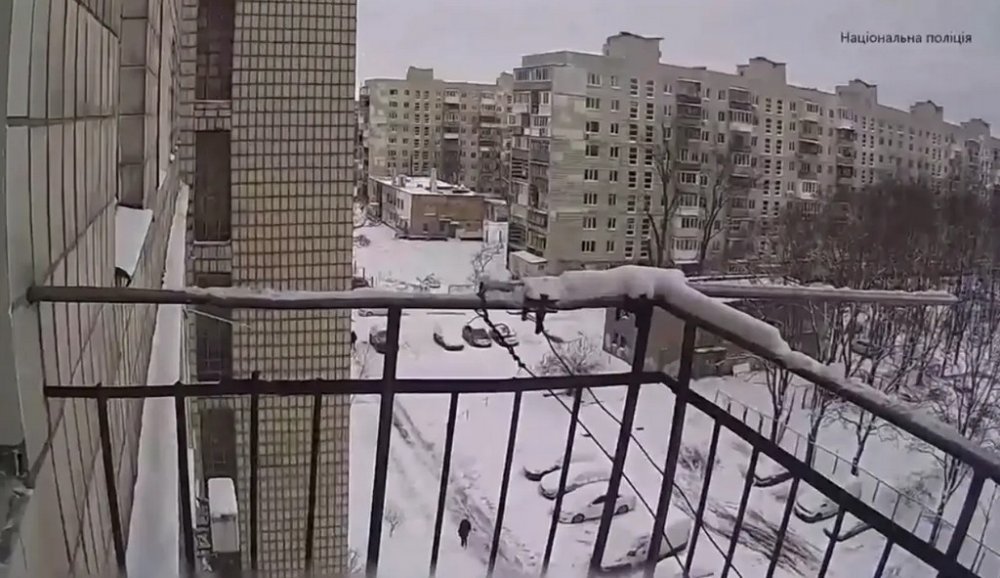 У Києві поліцейський і курсанти НАВС врятували 22-річного хлопця від самогубства (ВІДЕО)