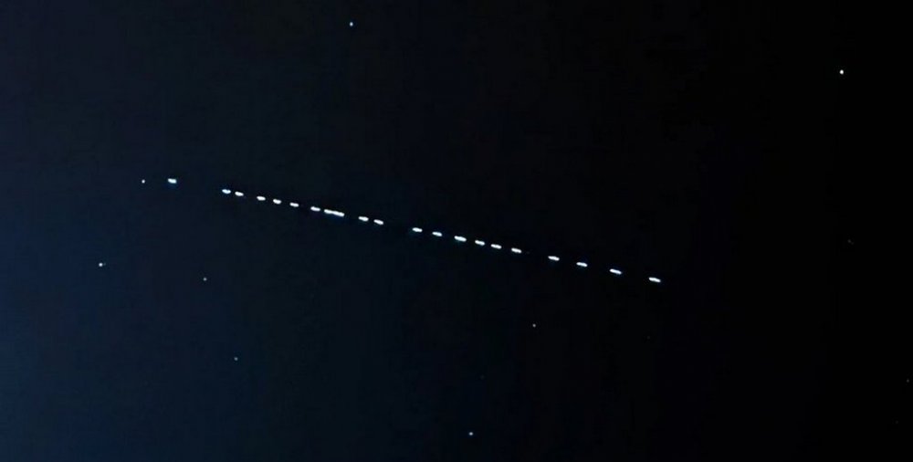 В небі над Києвом помітили "НЛО": що відомо (ВІДЕО)