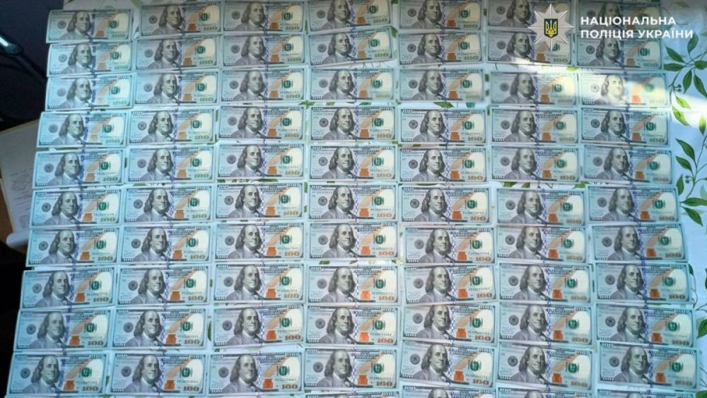 У Києві працівників автомийки затримали за крадіжку майже мільйона гривень з авто клієнтки