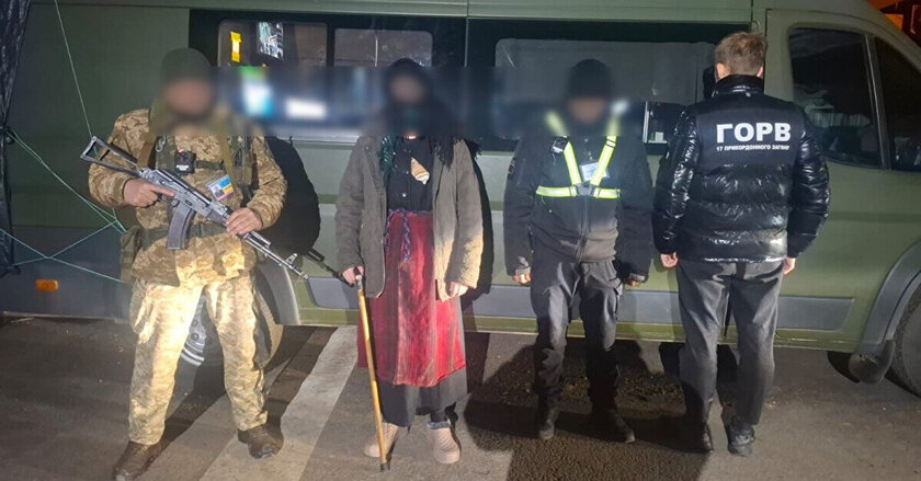 Чоловік намагався виїхати з України до Молдови під виглядом 71-річної бабусі (ВІДЕО)
