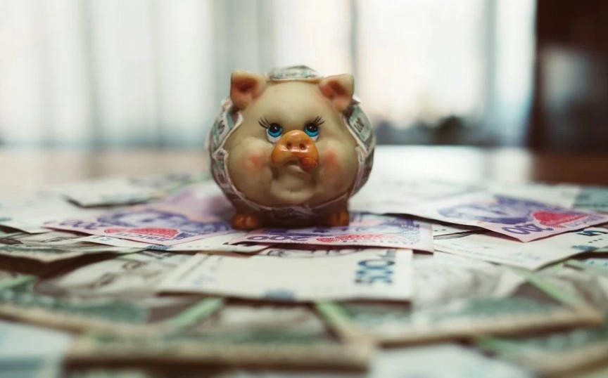 Вкрав заощадження: 10-річний хлопчик виграв суд проти батька і приголомшив сумою