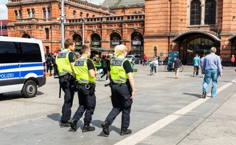 Більшість співробітників транспортної сфери у Німеччині планують звільнитися після вбивства контролера (ВІДЕО)