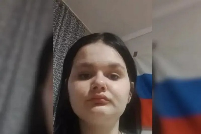 Заблокували, бо голова немита: в українському банку потролили клієнтку з російським триколором