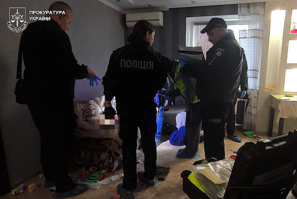 У Миколаєві до 7 років ув’язнення засуджено матір, яка пішла пиячити, а її залишені напризволяще діти загинули (ВІДЕО)