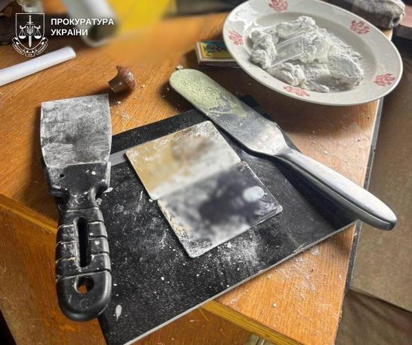 У столиці затримали двох «хіміків», які у квартирі виготовляли амфетамін (ФОТО)