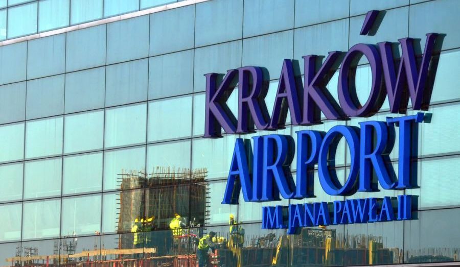 У краківському аеропорту пасажир заявив про «ядерну бомбу» в багажі