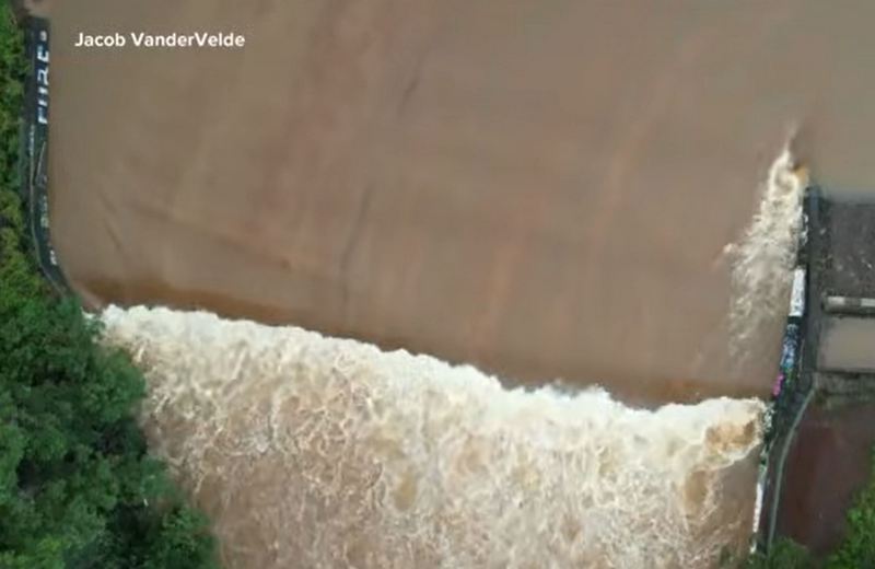 Найсильніша за останні 20 років повінь загрожує старій греблі на Гаваях (ВІДЕО)